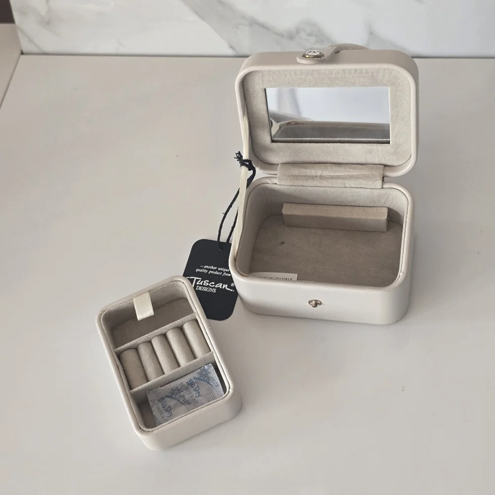 Tuscan Designs | Cream Jewelry Travel Case